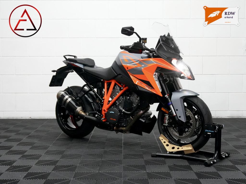 KTM  1290 SuperDuke GT Tech & Track Pack | 8875 KM | Fabrieksgarantie 52617514-0.jpg | Elevate Automotive